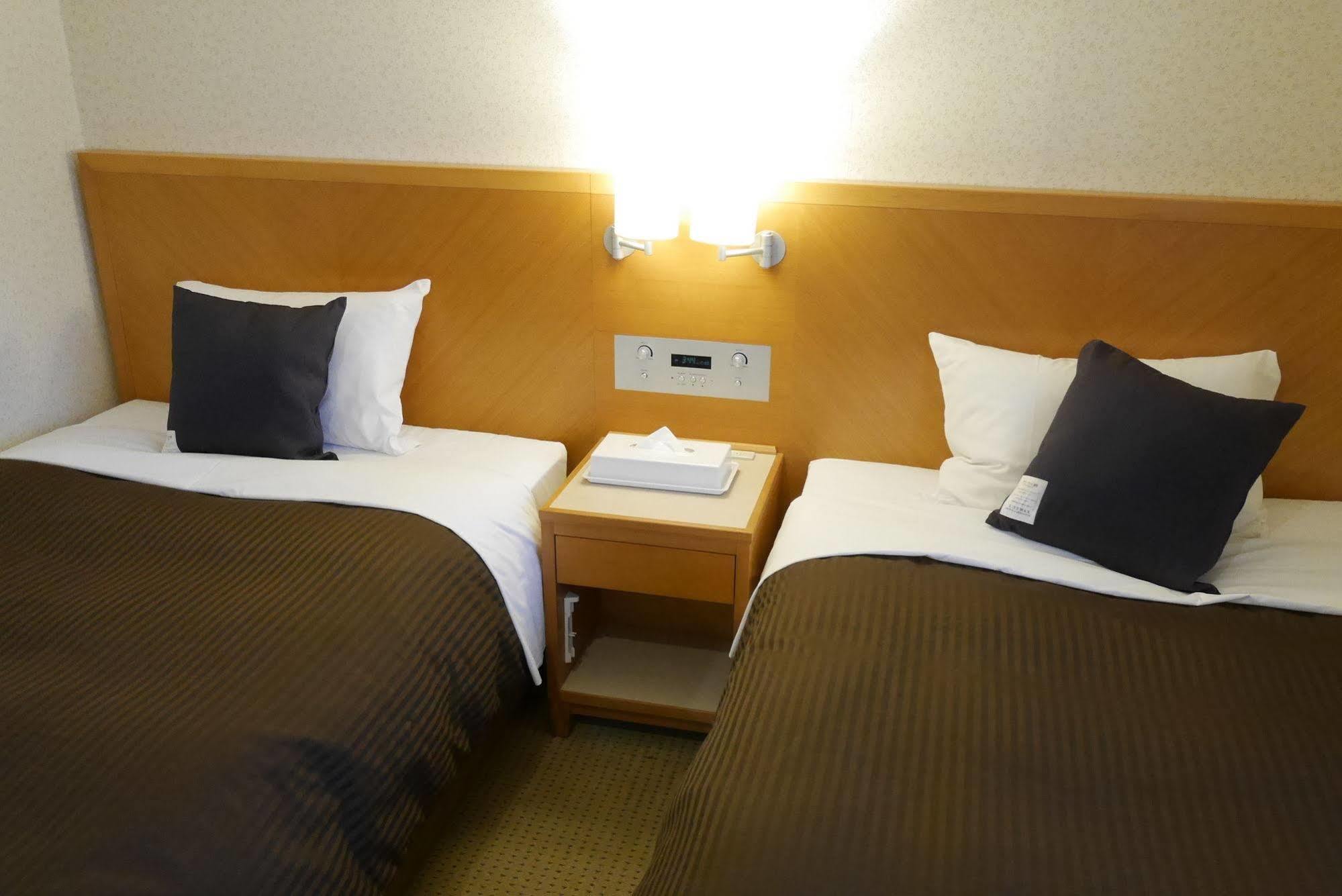 Livemax Budget Yokohama Kannai Hotel