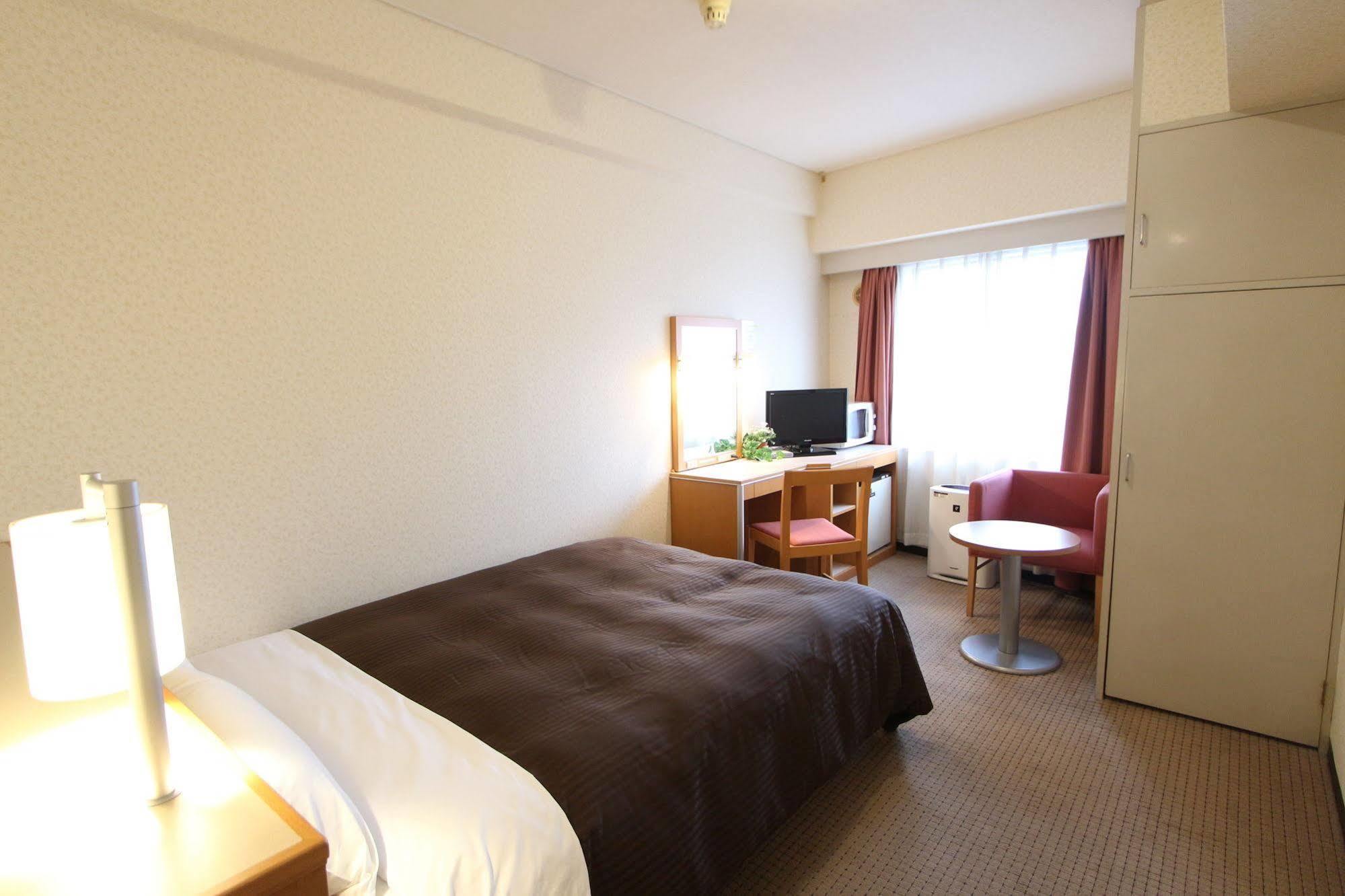 Livemax Budget Yokohama Kannai